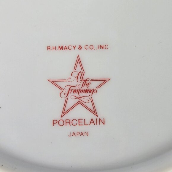 All The Trimmings 2 Tiered Tidbit Server Holly Leaves & Berries Gold Trimmed Vtg - Picture 9 of 11